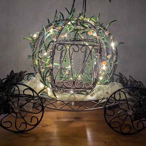 Metal Cinderella Fairytale Centerpiece - Picture 3 of 10